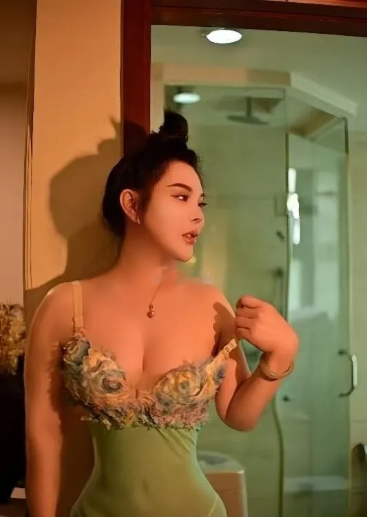 体验上城高铁旁骚妇