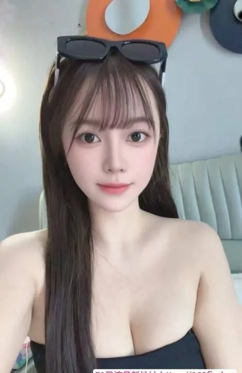 天河大胸颜值老师