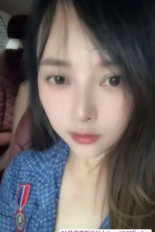 服务系大胸一线天少妇