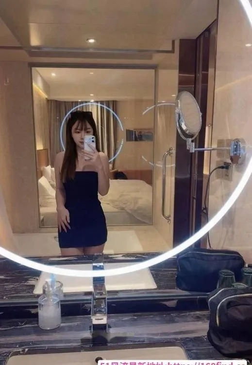 天河大胸颜值老师