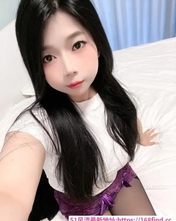 大胸黑丝小姐姐