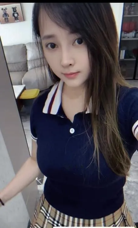 服务系大胸一线天少妇