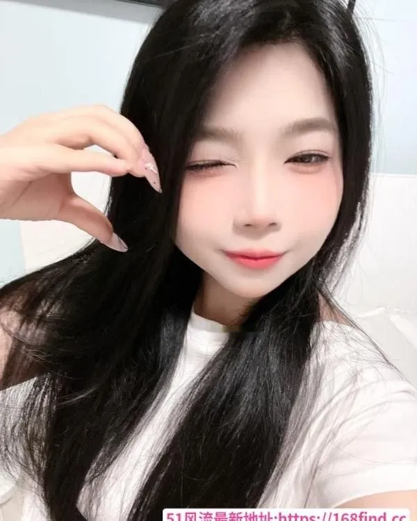 大胸黑丝小姐姐