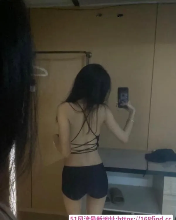 口爆模特身材小骚货