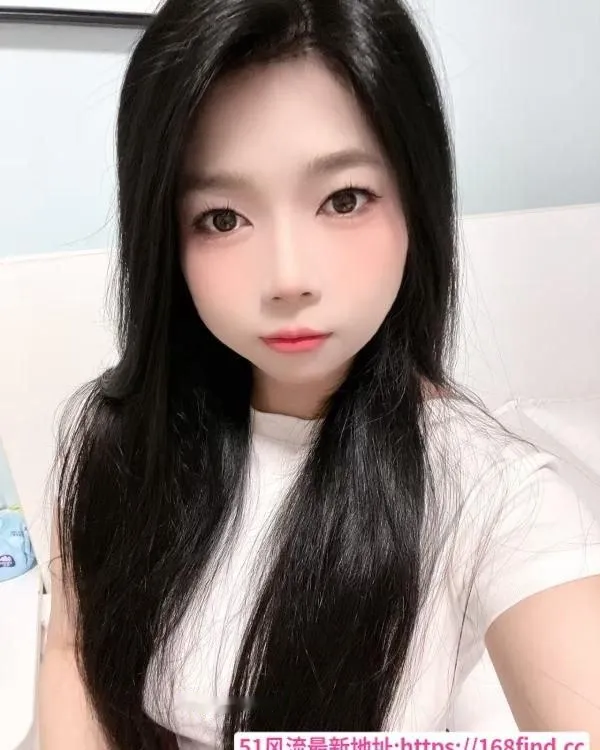 大胸黑丝小姐姐
