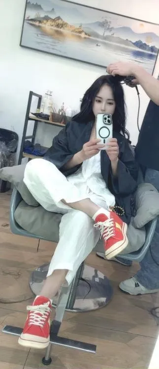 性感肥臀身材的小姐姐