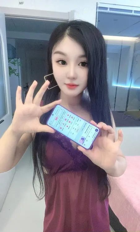 骚货依诺小女友