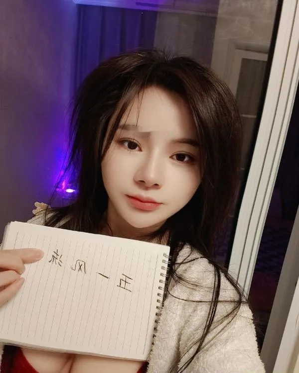 甜美小少妇