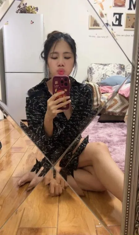 乖巧听话的小美女
