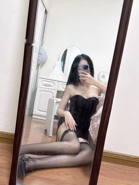 九头身长腿美女