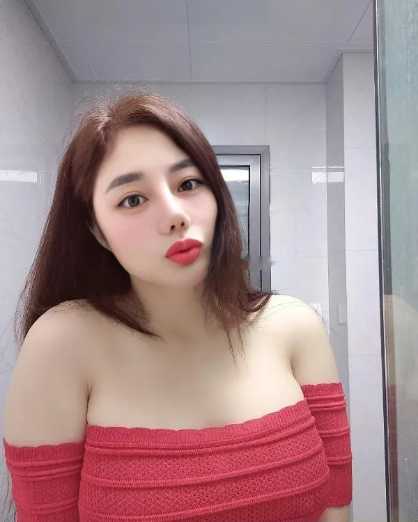 肥胸翘臀三通姐姐