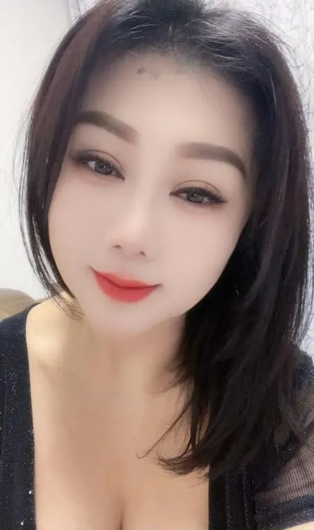 花果园C杯臀推少妇
