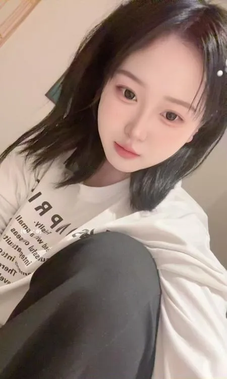 大胸纯欲小姐姐