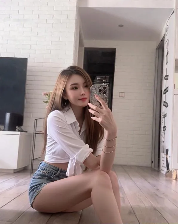 细腰美女Tina