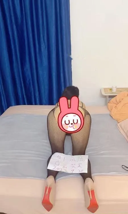 白云少妇笑笑