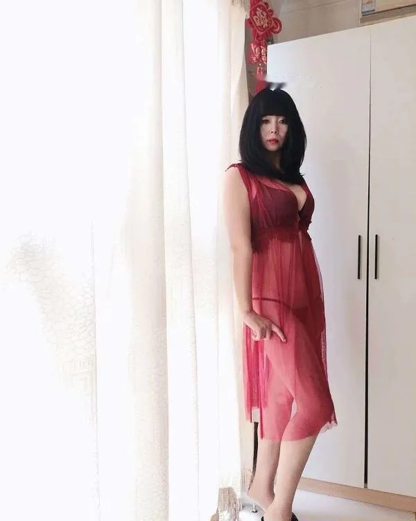 天河丝袜诱惑雅雅