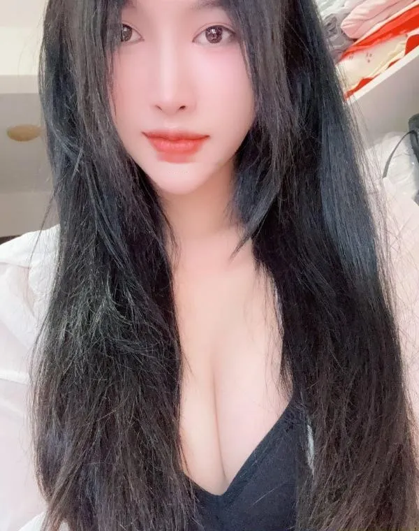 玲姐骚货很听话