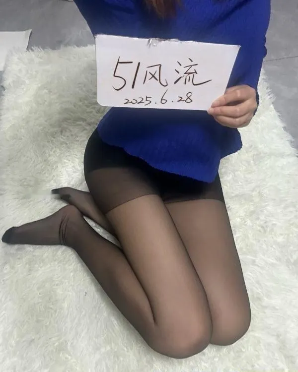 居家丰满少女