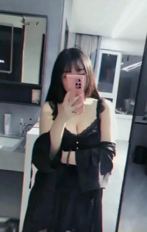 微胖萌妹