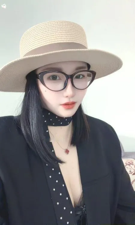 温柔的眼睛姐姐