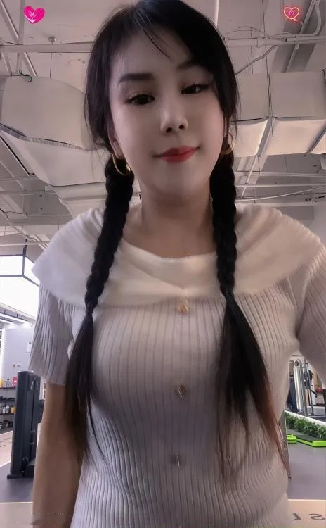 爱健身的大奶熟女