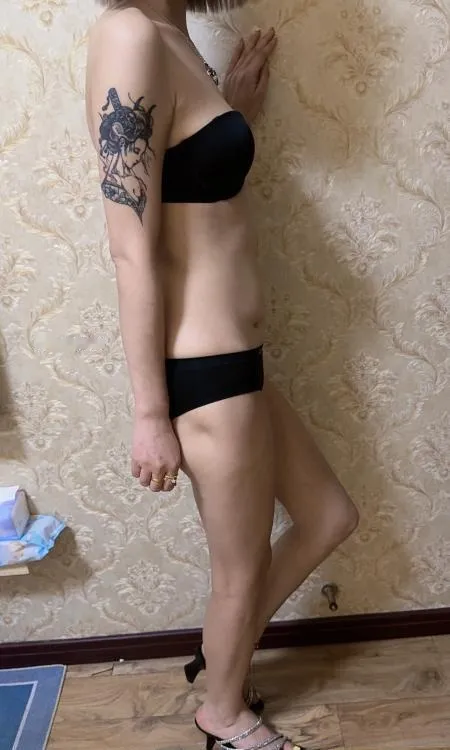 金地水蛇腰骚妹