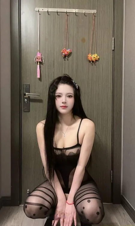 东站翘臀骚女雅琪