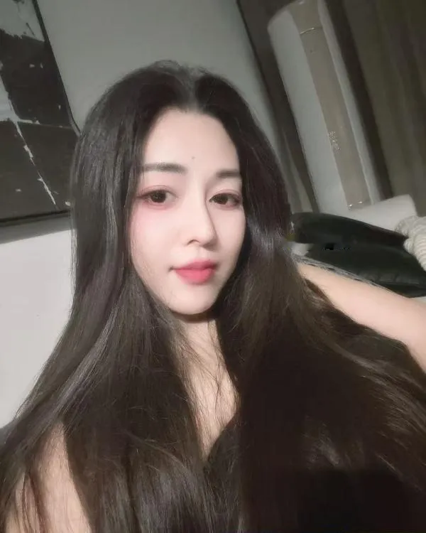 丰满兼职梓琪很有料