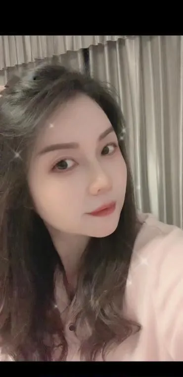 青秀居家大胸玫瑰杏子