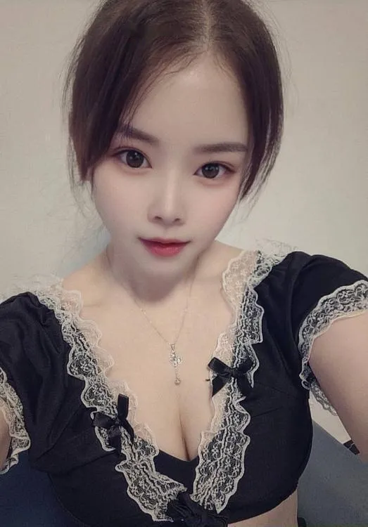 临平短发情趣女郎