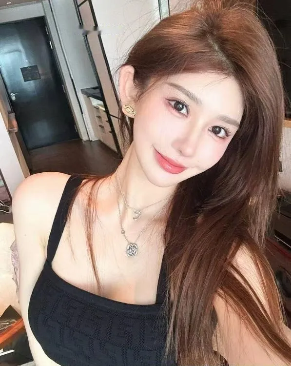 大胸长腿网红款妹妹