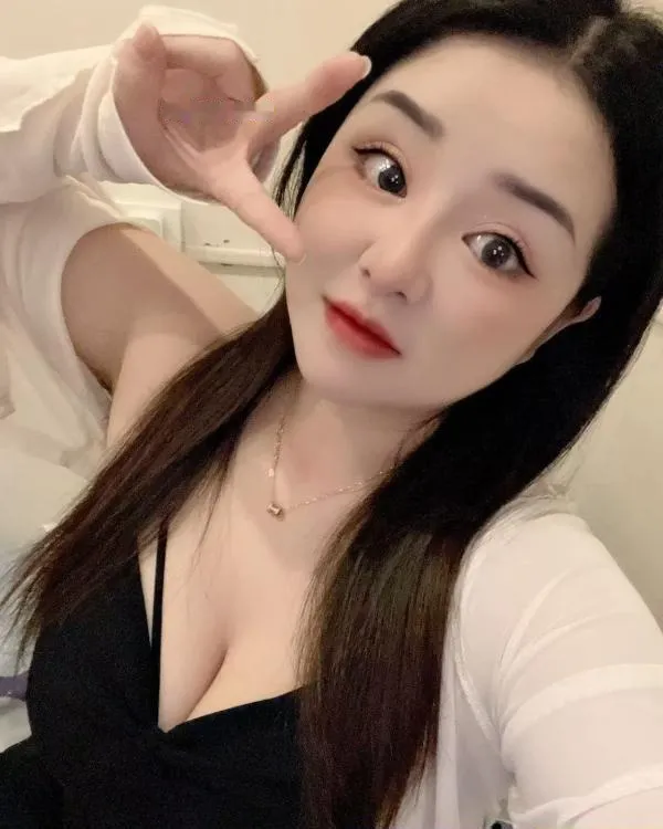 巨乳大胸骚女兼职