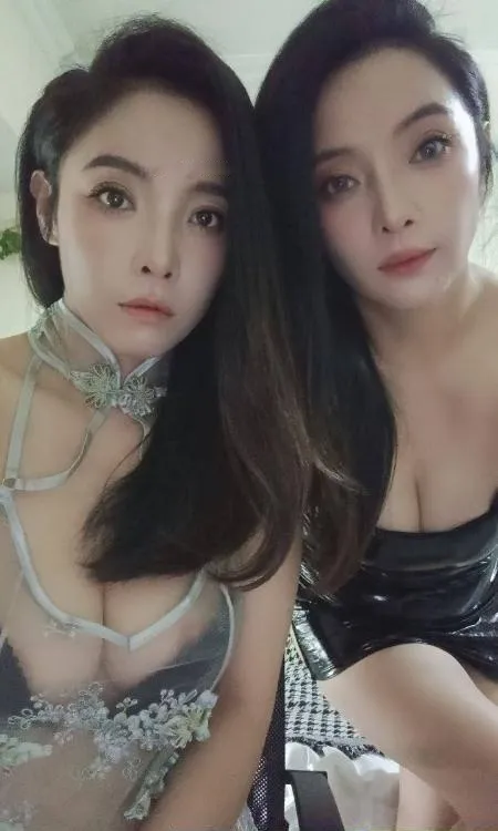 双胞胎姐妹