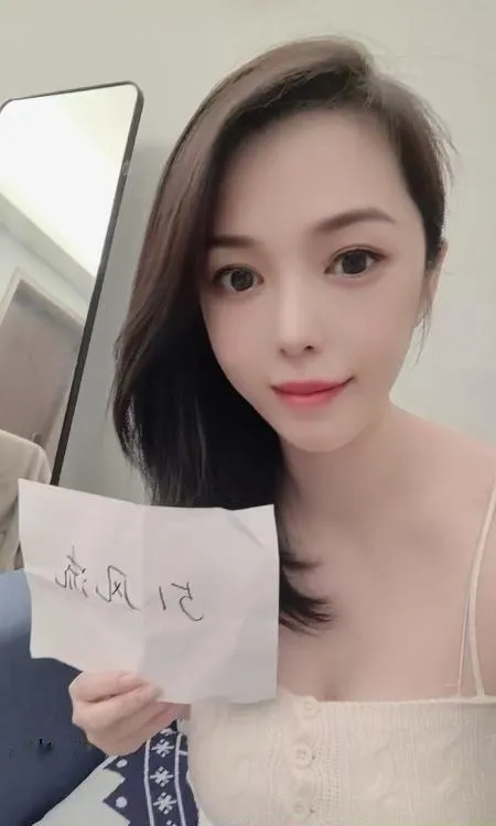天府二街姐妹花依灵儿