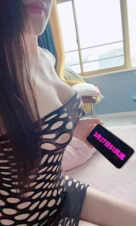 肤白翘臀F奶冰冰