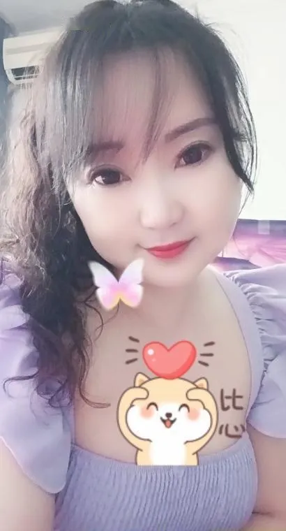 按摩大胸少妇