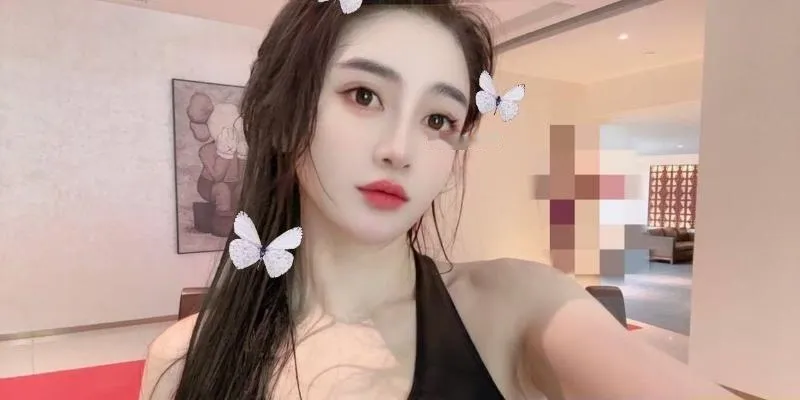 舞蹈老师雅雯流连忘返
